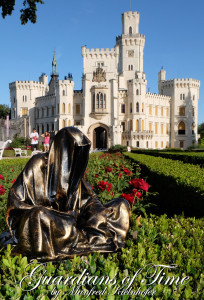 hluboka-castle--czech-republic-guardians-of-time-manfred-kili-kielnhofer-contemporary-fine-art-sculpture-statue-arts-design-modern-photography-6559y